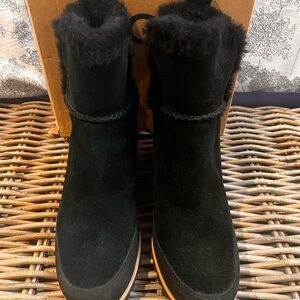 Ugg Marvella Boot in black with a wedge heel size 8.5